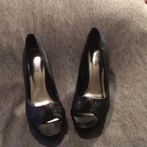 Kenneth Cole unlisted heels